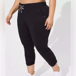 Torrid Happy Camper Crop Active Pant